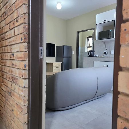 Cosmo Sleepover Roodepoort Bagian luar foto