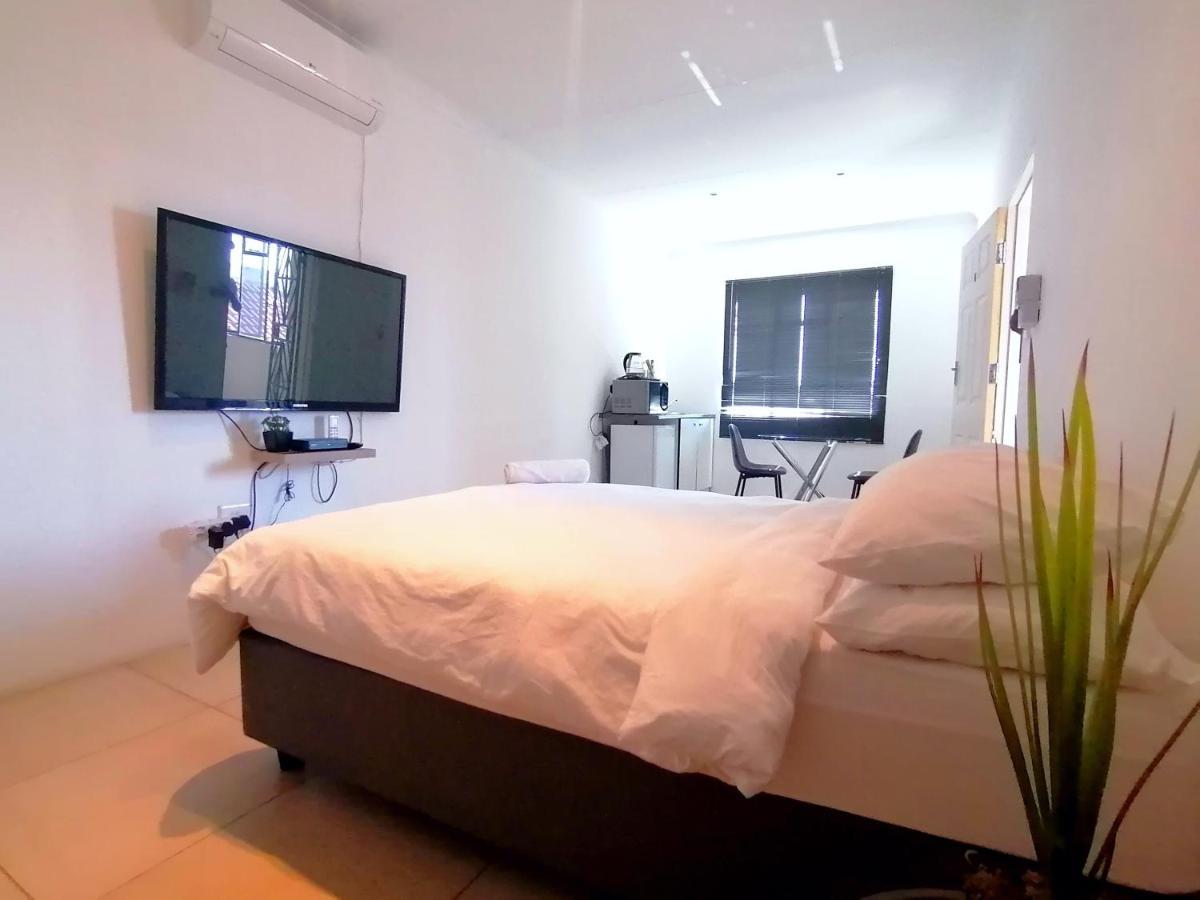 Cosmo Sleepover Roodepoort Bagian luar foto