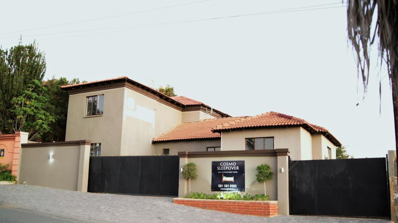 Cosmo Sleepover Roodepoort Bagian luar foto