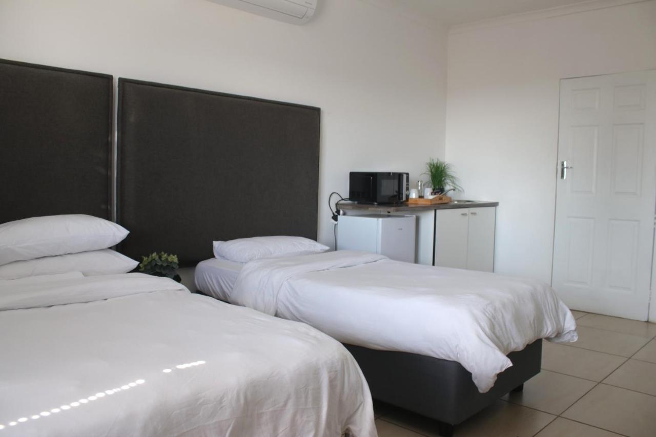 Cosmo Sleepover Roodepoort Bagian luar foto