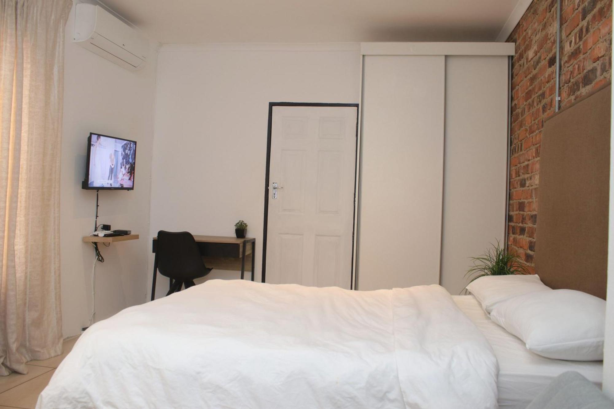 Cosmo Sleepover Roodepoort Bagian luar foto