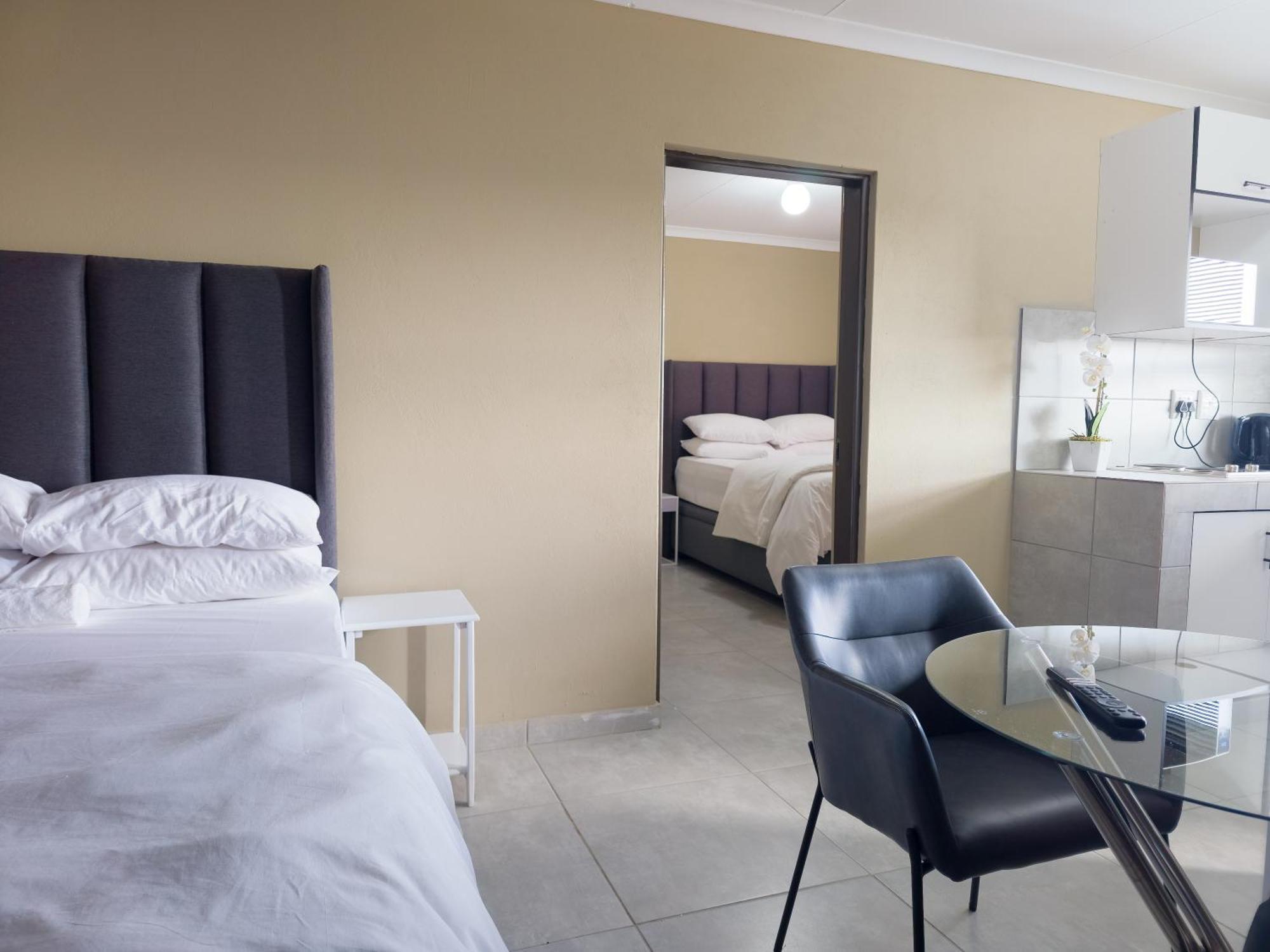 Cosmo Sleepover Roodepoort Bagian luar foto